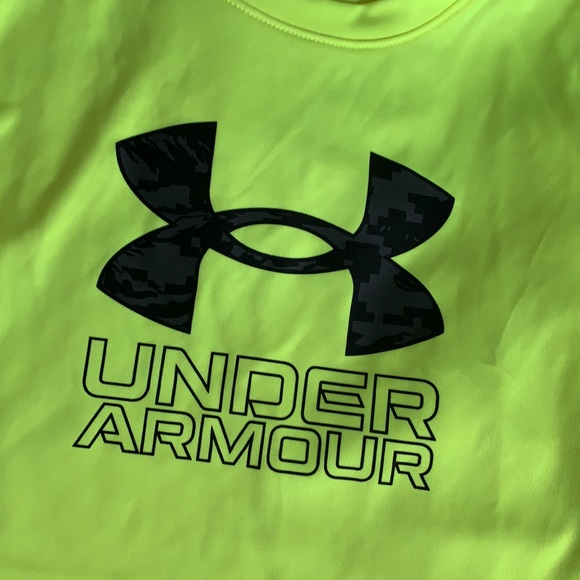 Boys Size 6 Yellow and Camo Under Armour Shirt NWT - Picture 2 of 5
